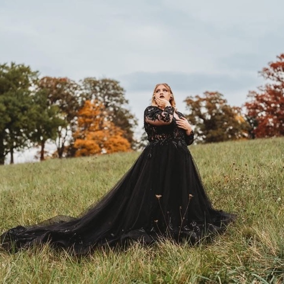 Black Wedding Dress - Picture 4 of 5